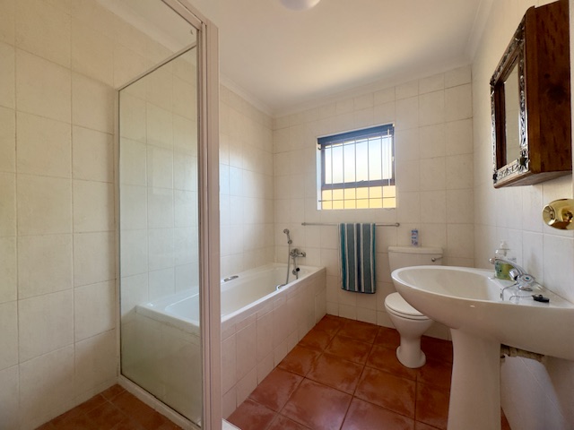 3 Bedroom Property for Sale in Uitzicht Western Cape